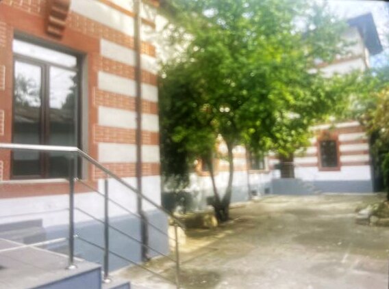 Piata Victoriei, vila 18 camere, suprafata 520 mp, curte 250 mp.